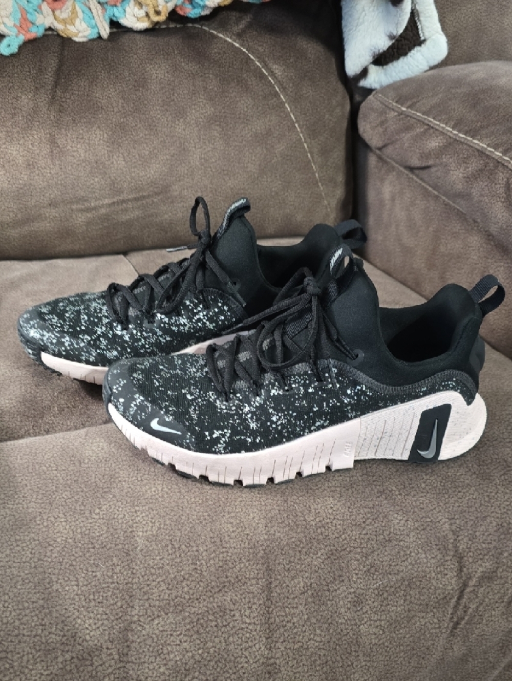 Nike Metcon 7 Black With Silver Speckles Sneakers with Pale Pink Sole - Picture 3 of 9